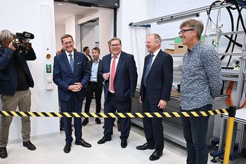 Rundgang druch die Fertigungshallen von Sprecher Automation